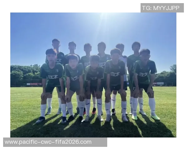 校园足球的魅力与成长之路：培养青少年运动精神与团队合作意识的实践探索