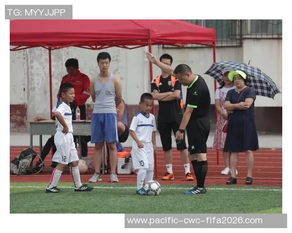 足球课程论文探讨：提升青少年足球技能与团队合作精神的有效教学策略